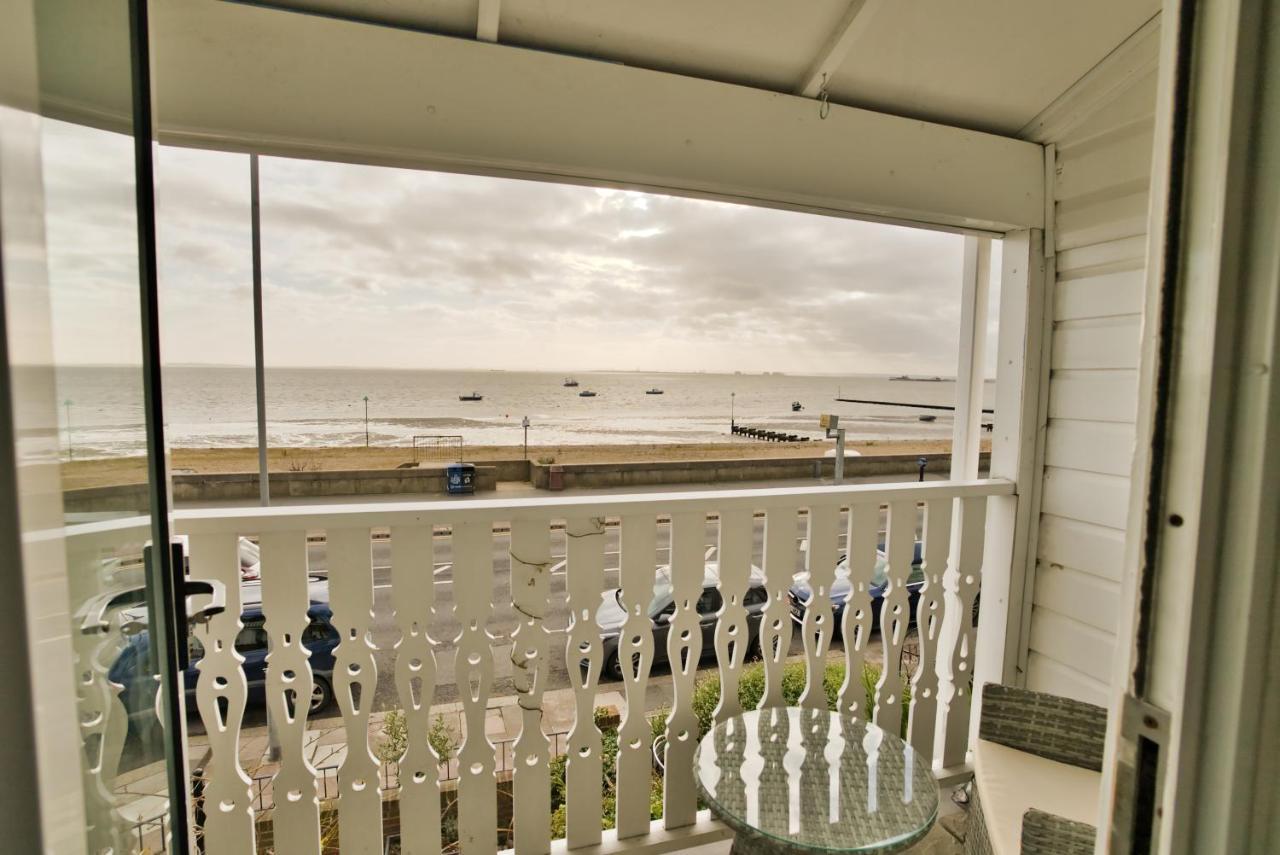 Beaches Guest House Southend-on-Sea Bagian luar foto